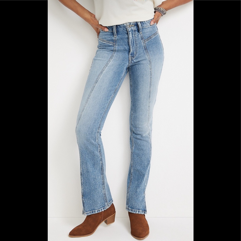 New edgely flare high rise jeans